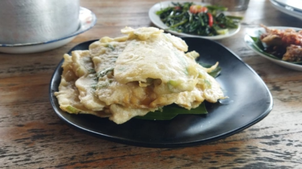 Savor Traditional Mendoan Delights at SBC Jambusari